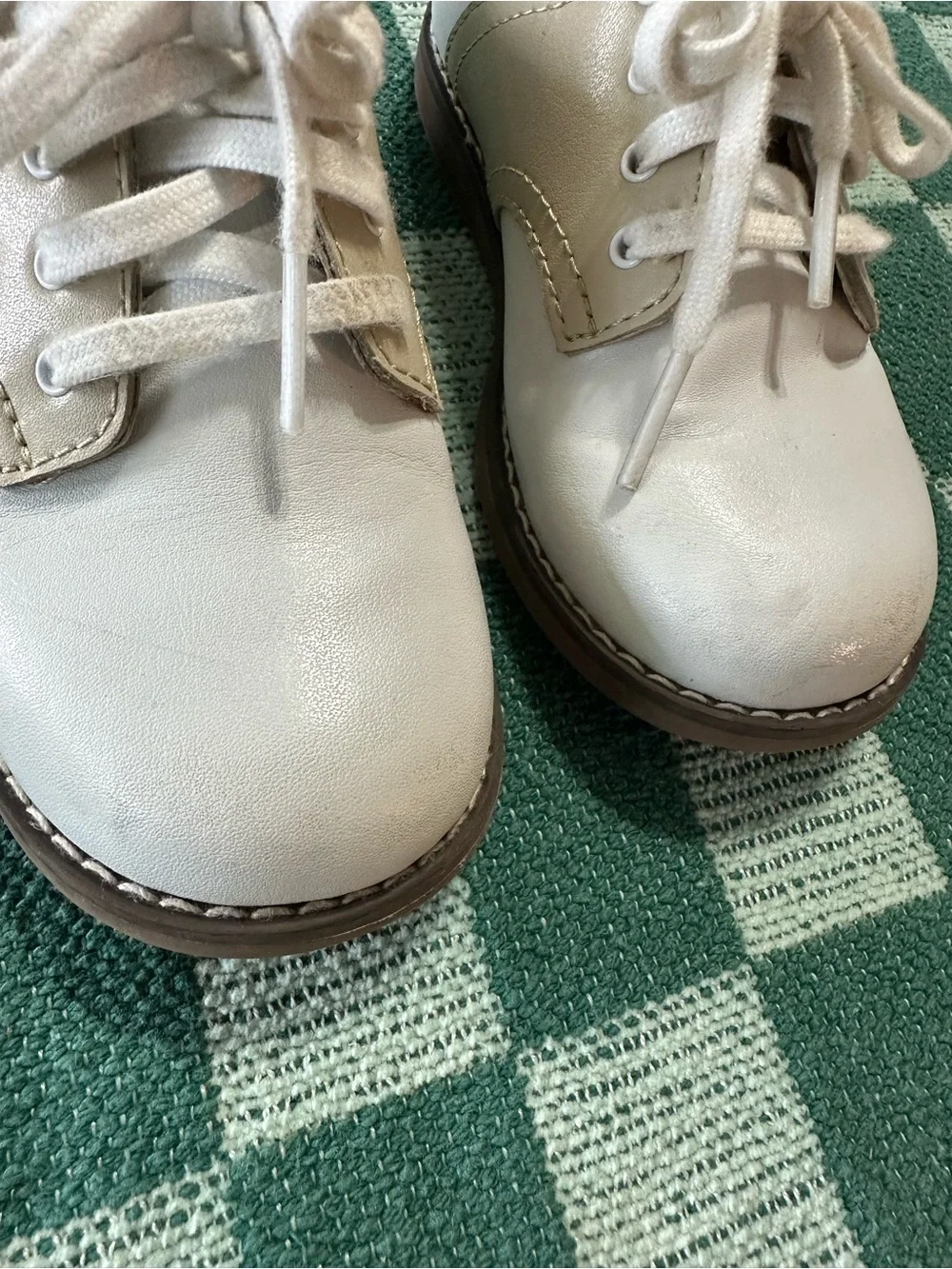 FootMates Cheer Saddle Oxford Shoes in White and Ecru Size 9.5